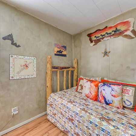 Unique Bear Country Cabin In Ruidoso With Hot Tub! Екстер'єр фото