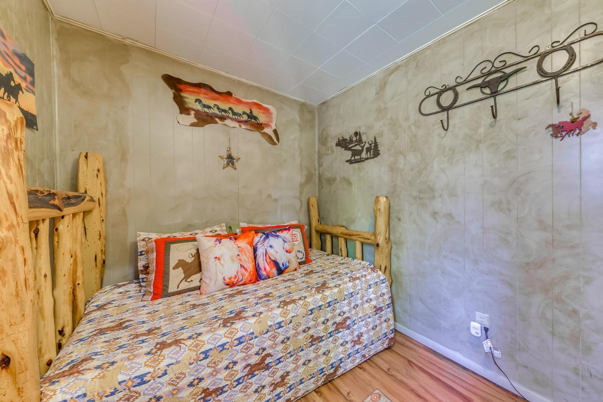 Unique Bear Country Cabin In Ruidoso With Hot Tub! Екстер'єр фото