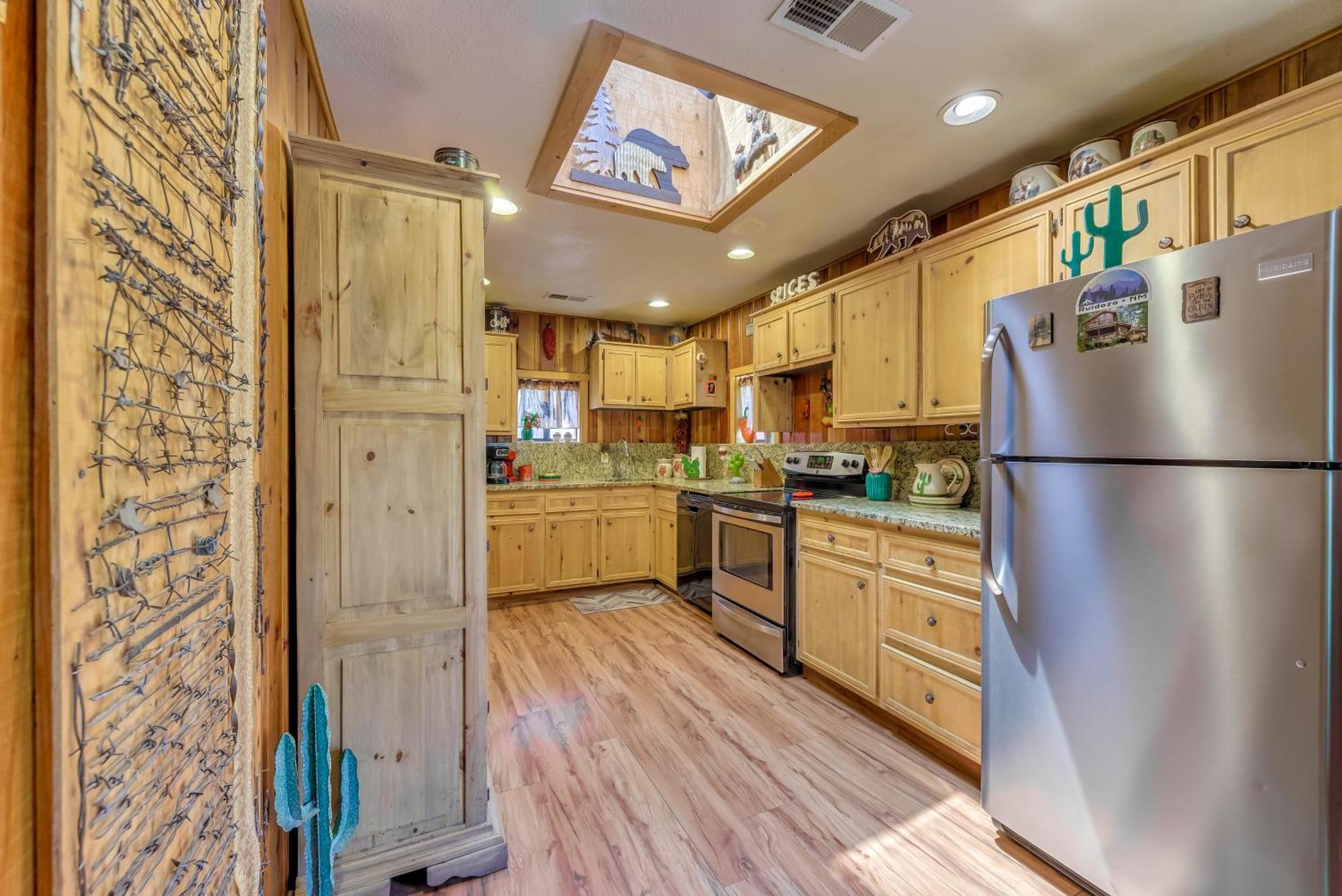 Unique Bear Country Cabin In Ruidoso With Hot Tub! Екстер'єр фото